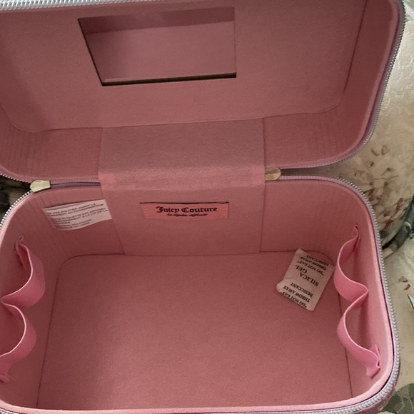 Juicy Couture Train Case NWT Beautiful and Sturdy for Travel and More - Picture 5 of 6